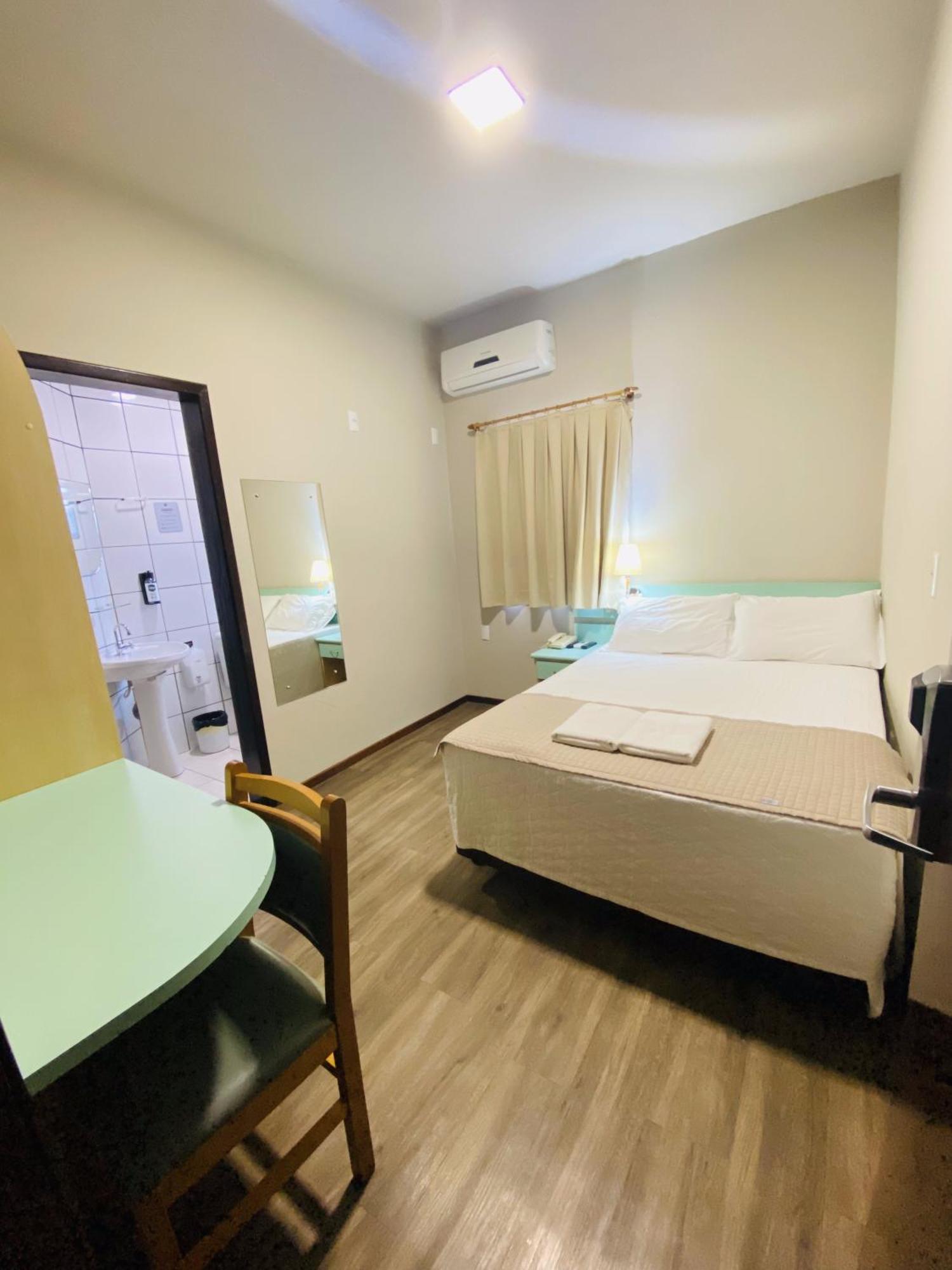 Real Nob Hotel Orleans Zewnętrze zdjęcie